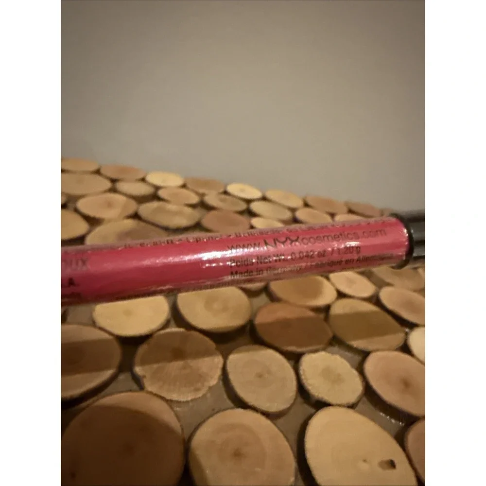 NYX Waterproof Slide On Glide On Lip Liner Pencil SLLP10 Sweet Pink .04 oz Seale